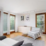 Wilga Park Homely By Bookinghost דירה קרקוב